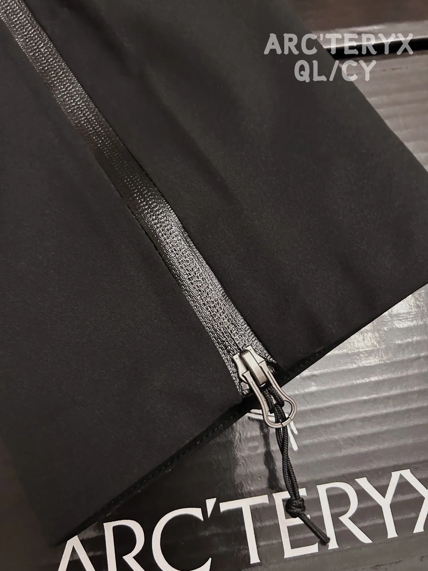 F 23 【 】 22FW Arcteryx Beta Pant 30116 ， ， ！ ， ，GOER TEX ， Wear-Resistant ， Breathable ！ ， Shoes ， ， ， ， ， High-Top Low-Top Shoes ， ！ GORE TEX ， ， YKK 、logo ， ， ！Quality ！ ：Black Size：S M L XL xxl S 90 118 104 M 96 122 106 L 108 126 108 XL 110 130 110 xxl 114 134 112